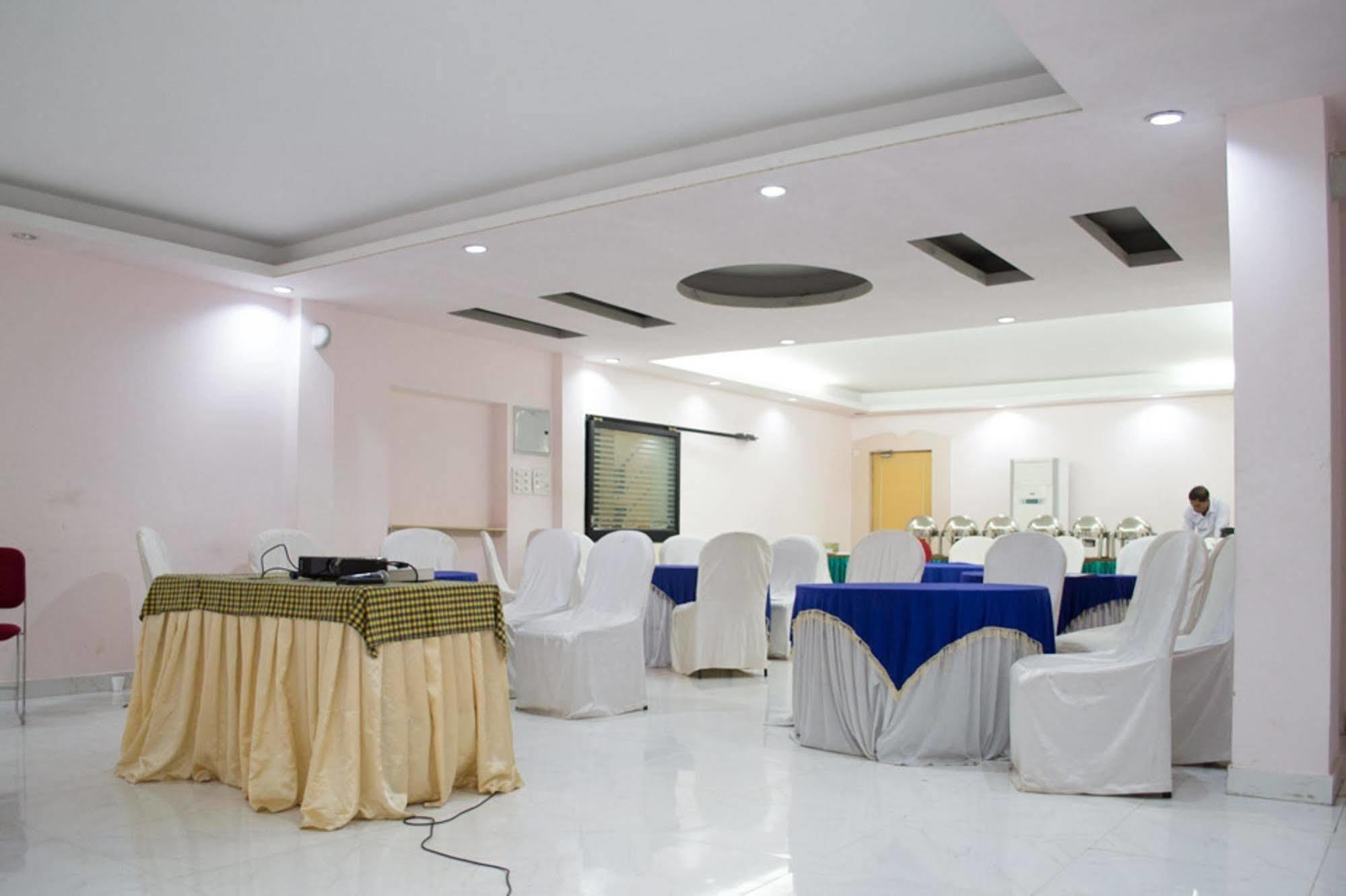 Oyo 1359 Hotel Best Inn Bhubaneswar Extérieur photo